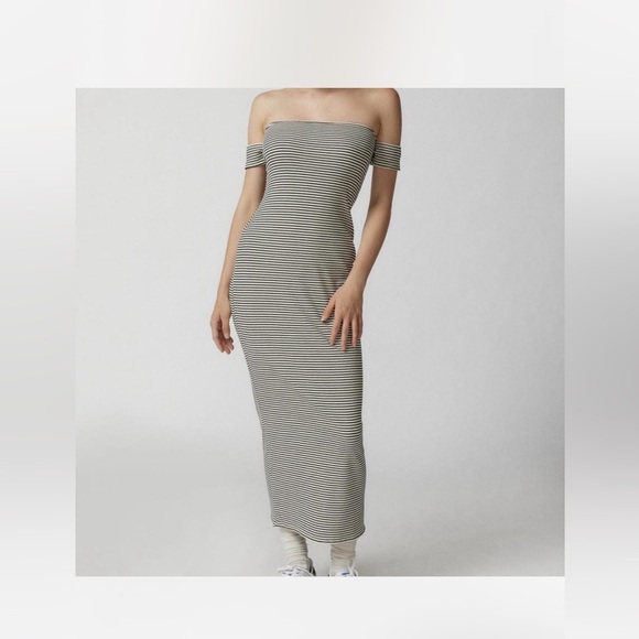 NWT Urban Outfitters Spencer Off-The-Shoulder size medium Midi Dress Striped - Picture 1 of 9